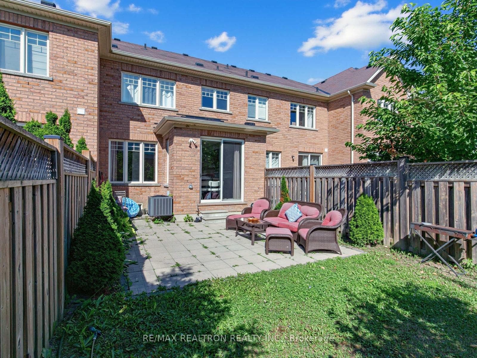 135 Windrow Street photo 34