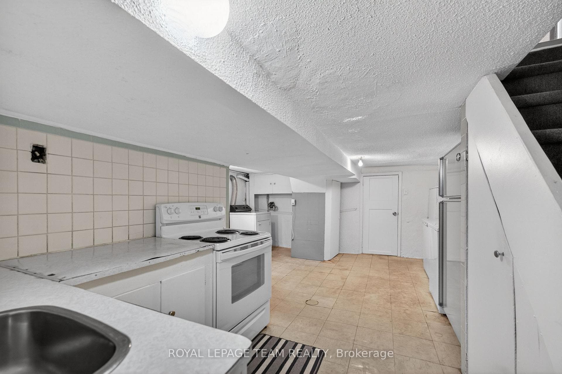 274 Breezehill Avenue photo 28