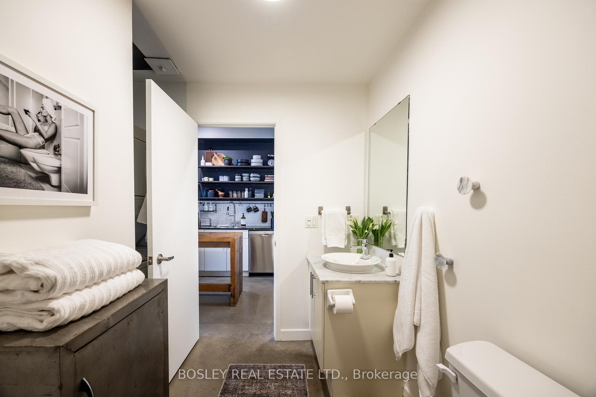 369 Sorauren Avenue Unit 308 photo 18