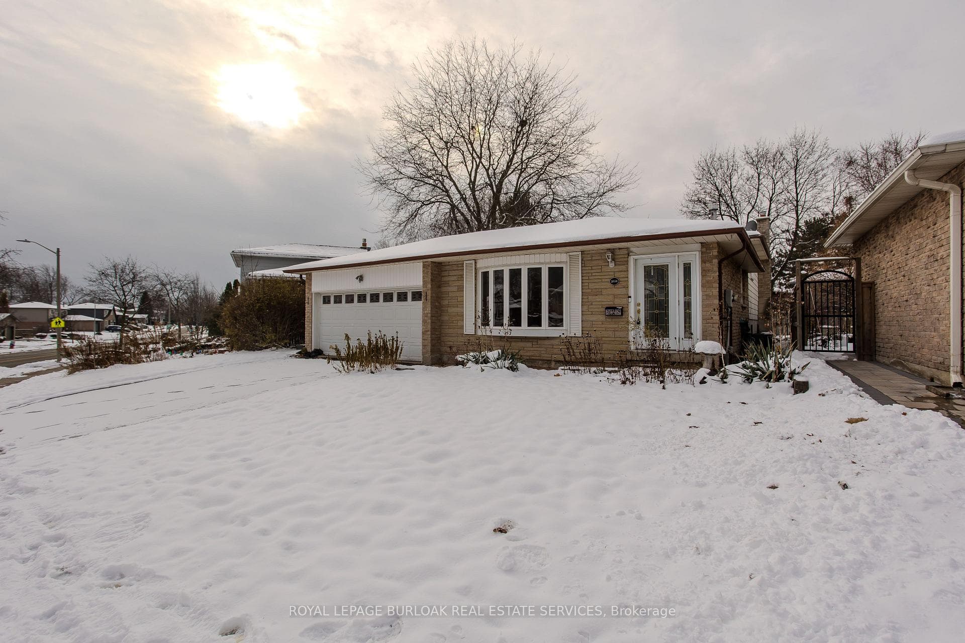 2374 Duncaster Drive photo 4