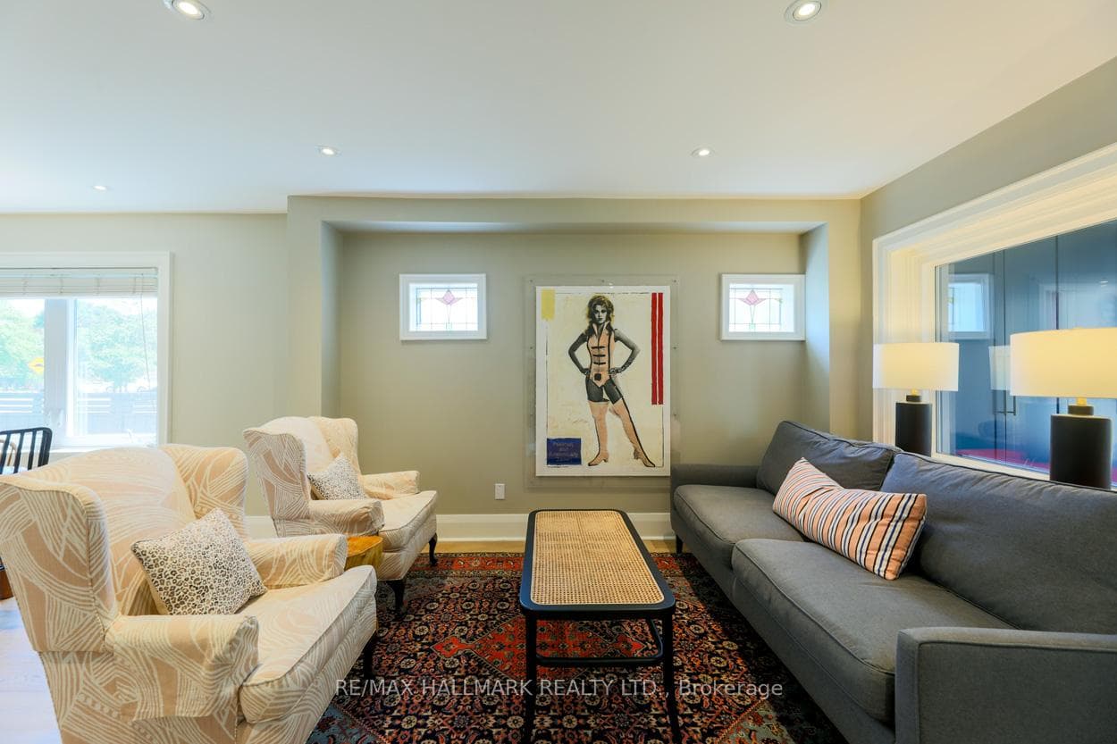 1 Byron Avenue photo 4