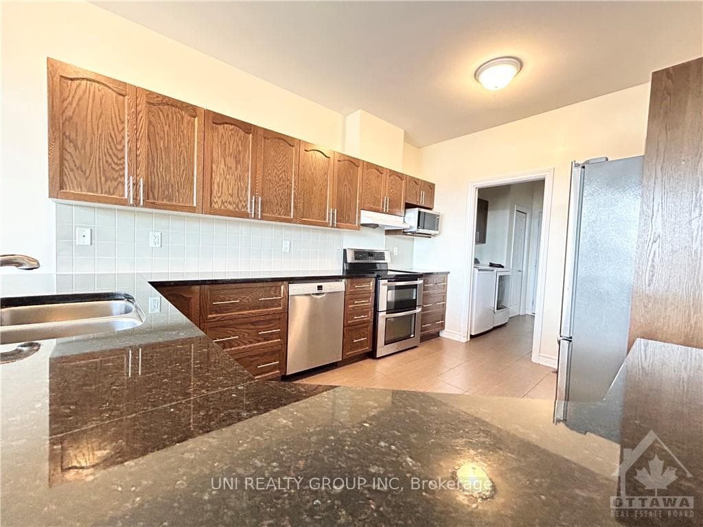 228 PONDVIEW Crescent photo 5