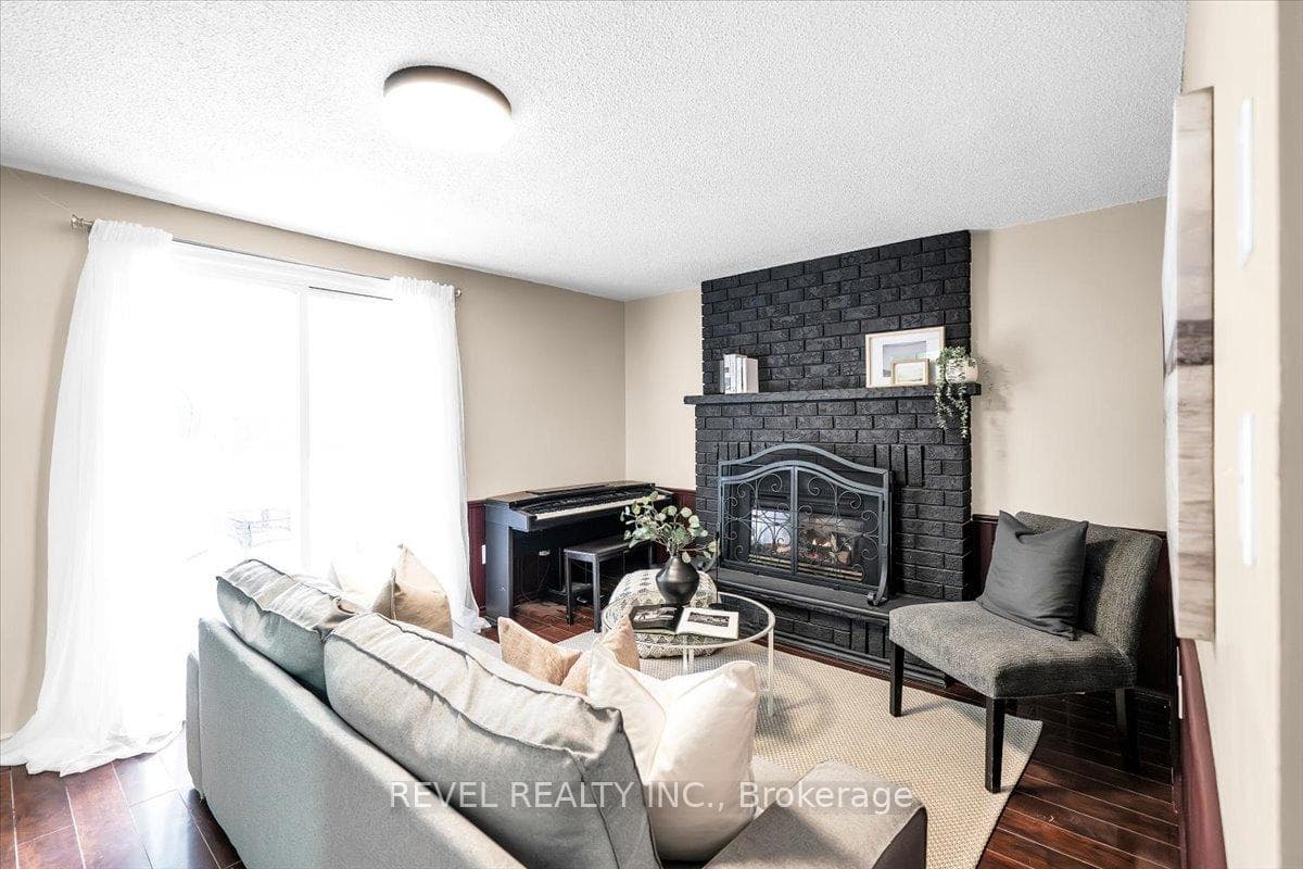 633 Deauville Court photo 21