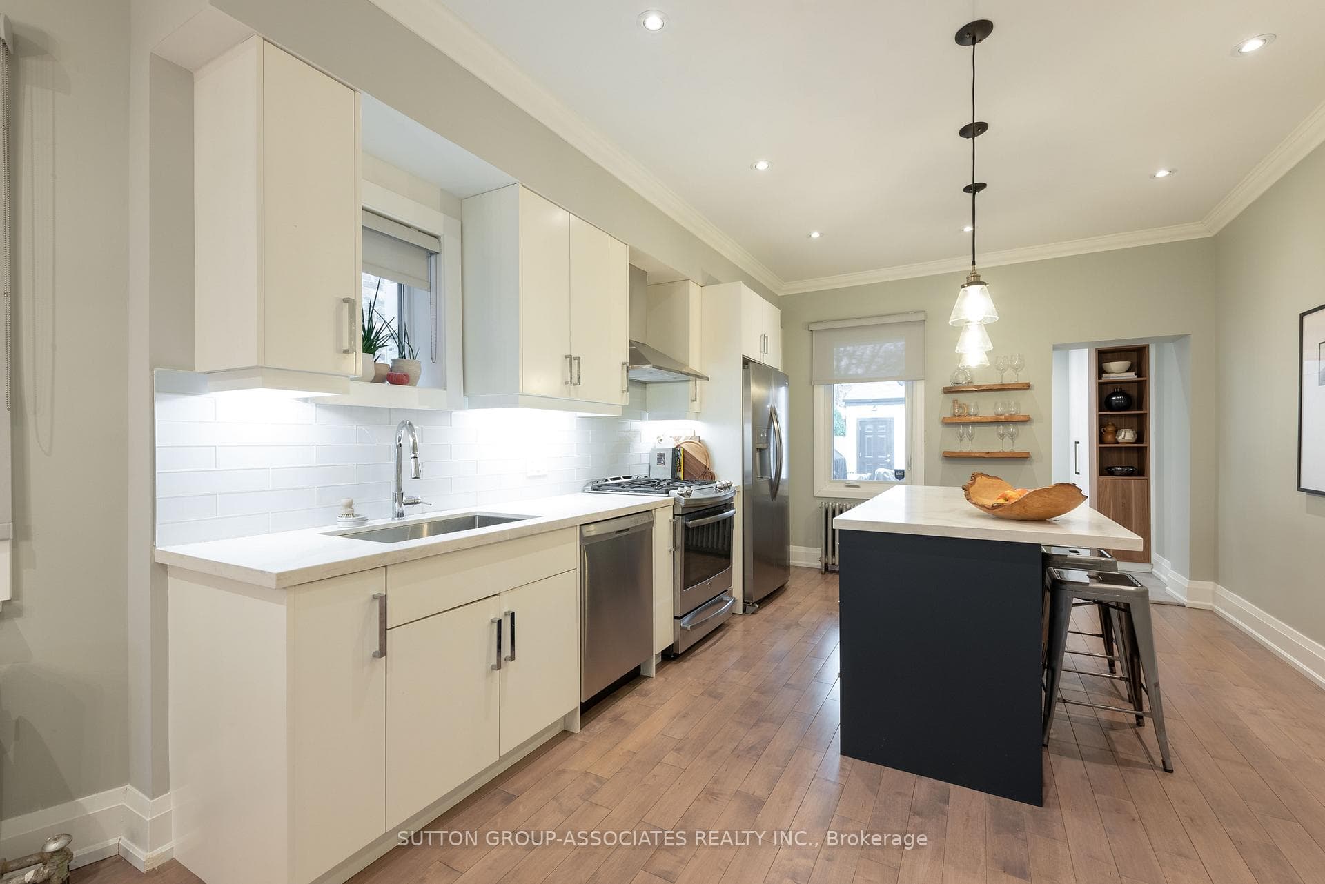 106 Uxbridge Avenue photo 15