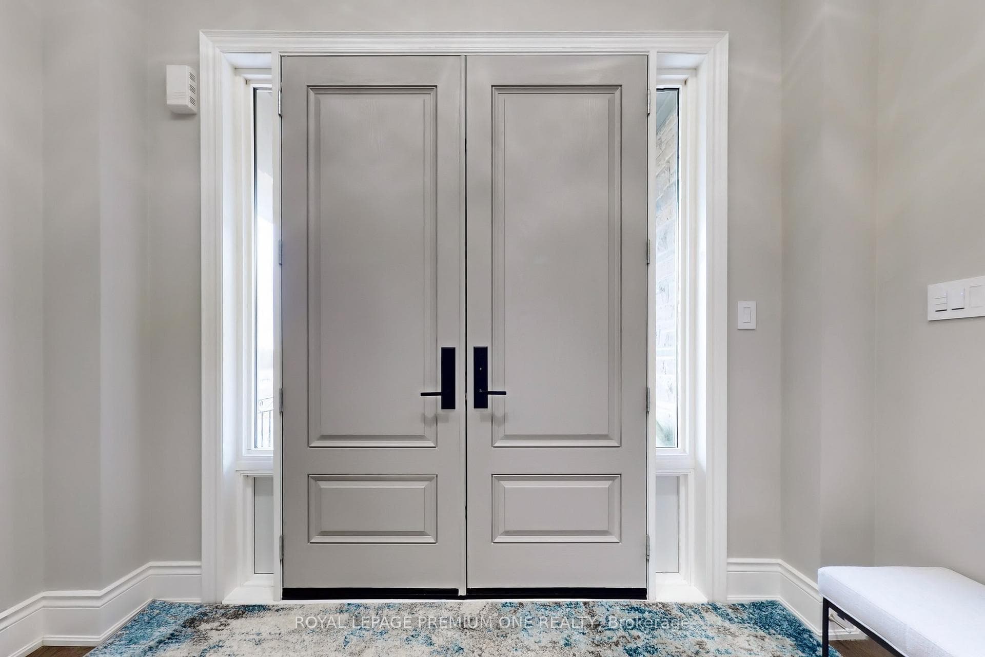 133 Cannes Avenue photo 4