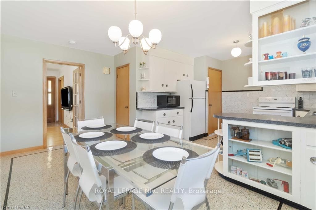 7151 DORCHESTER Road photo 16