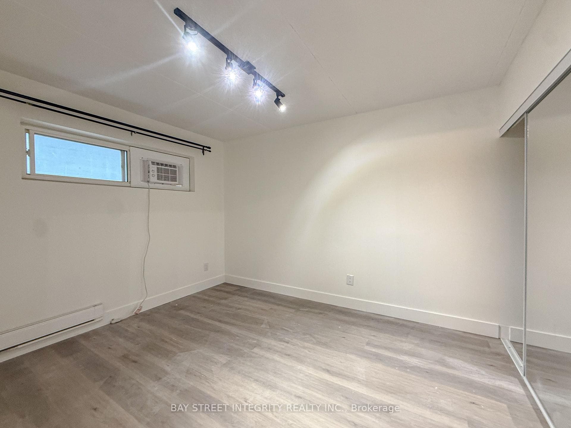 678 Queen Street Unit Unit 2 photo 5