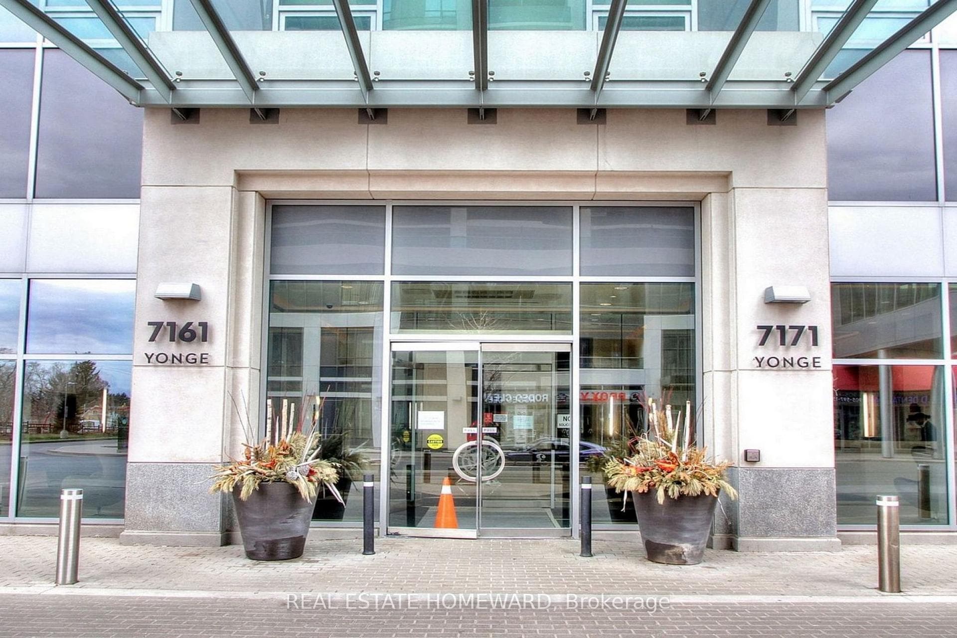 7161 Yonge Street Unit 2430 photo 2