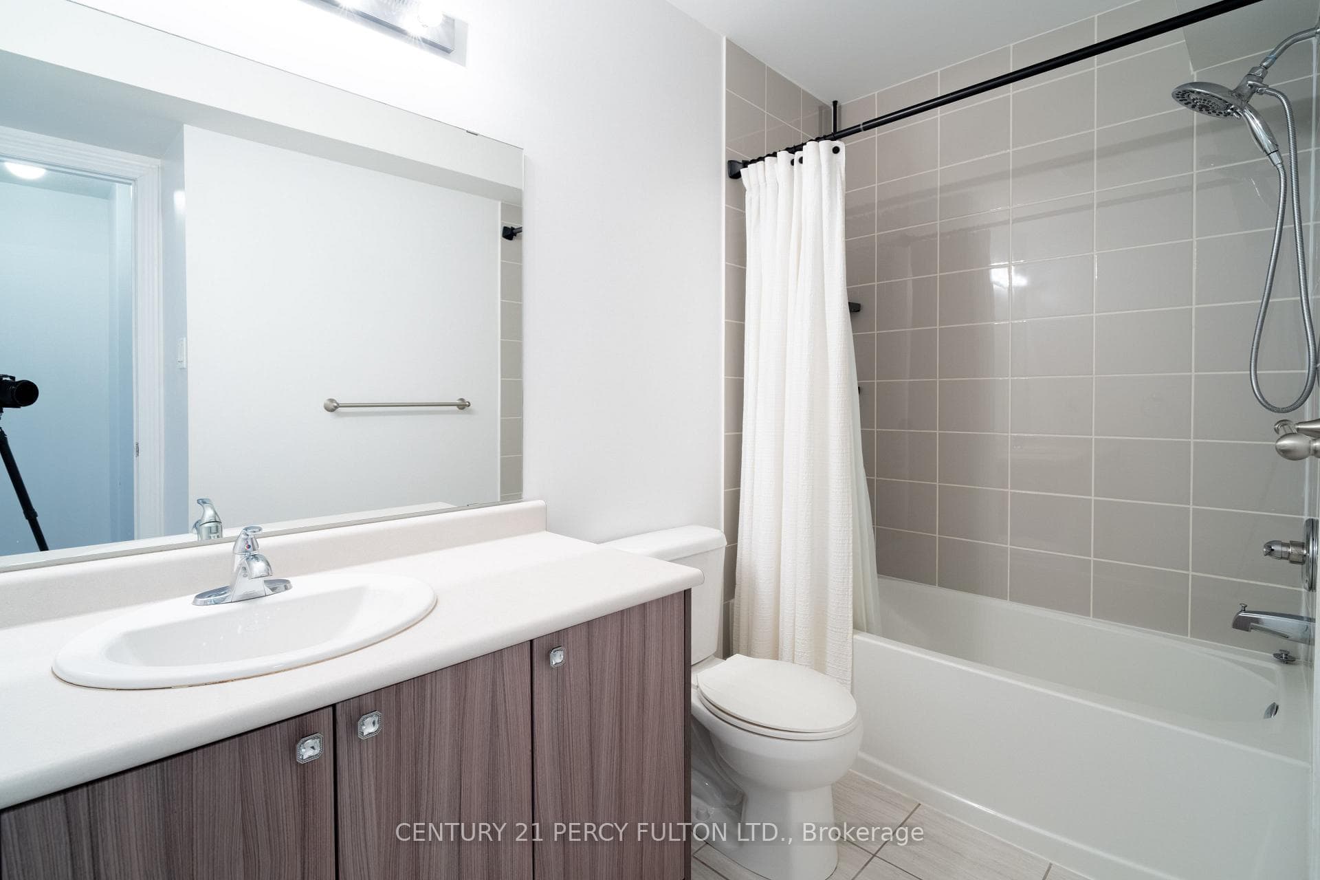 1724 Grenwich Glen Unit 252 photo 10