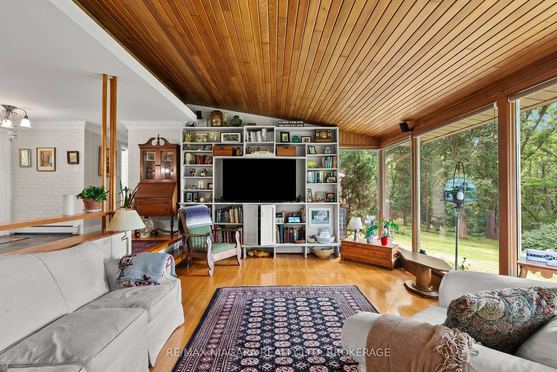 46 Melrose Drive photo 10