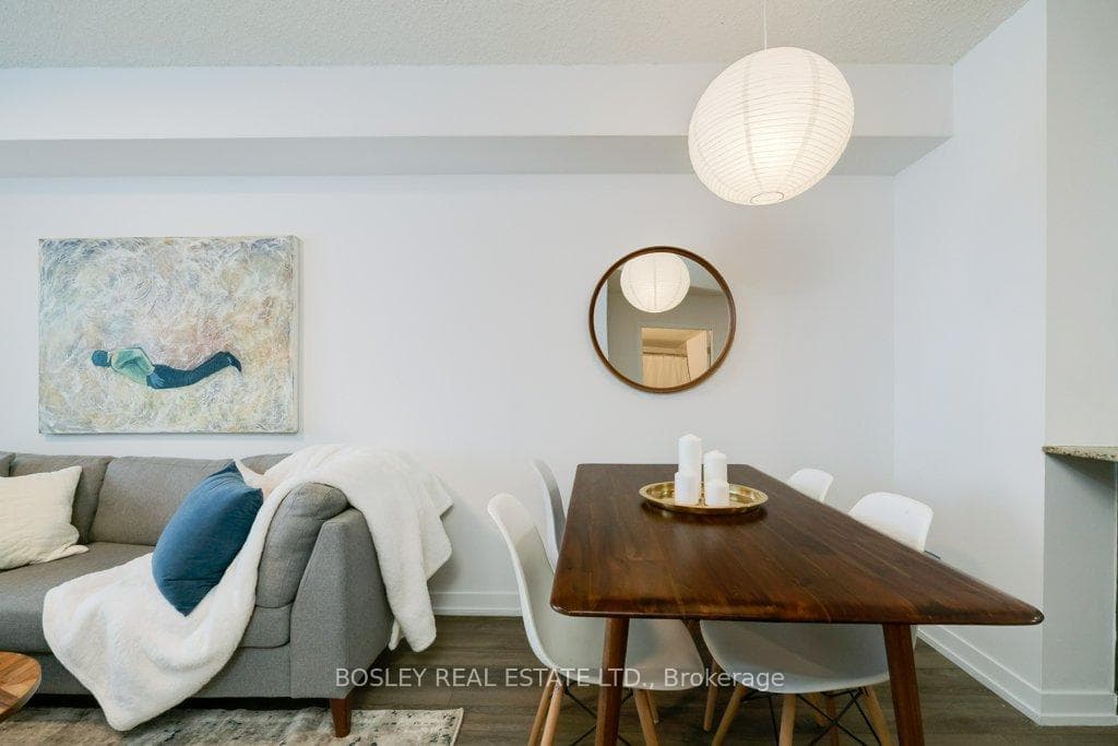 812 Lansdowne Avenue Unit 810 photo 6