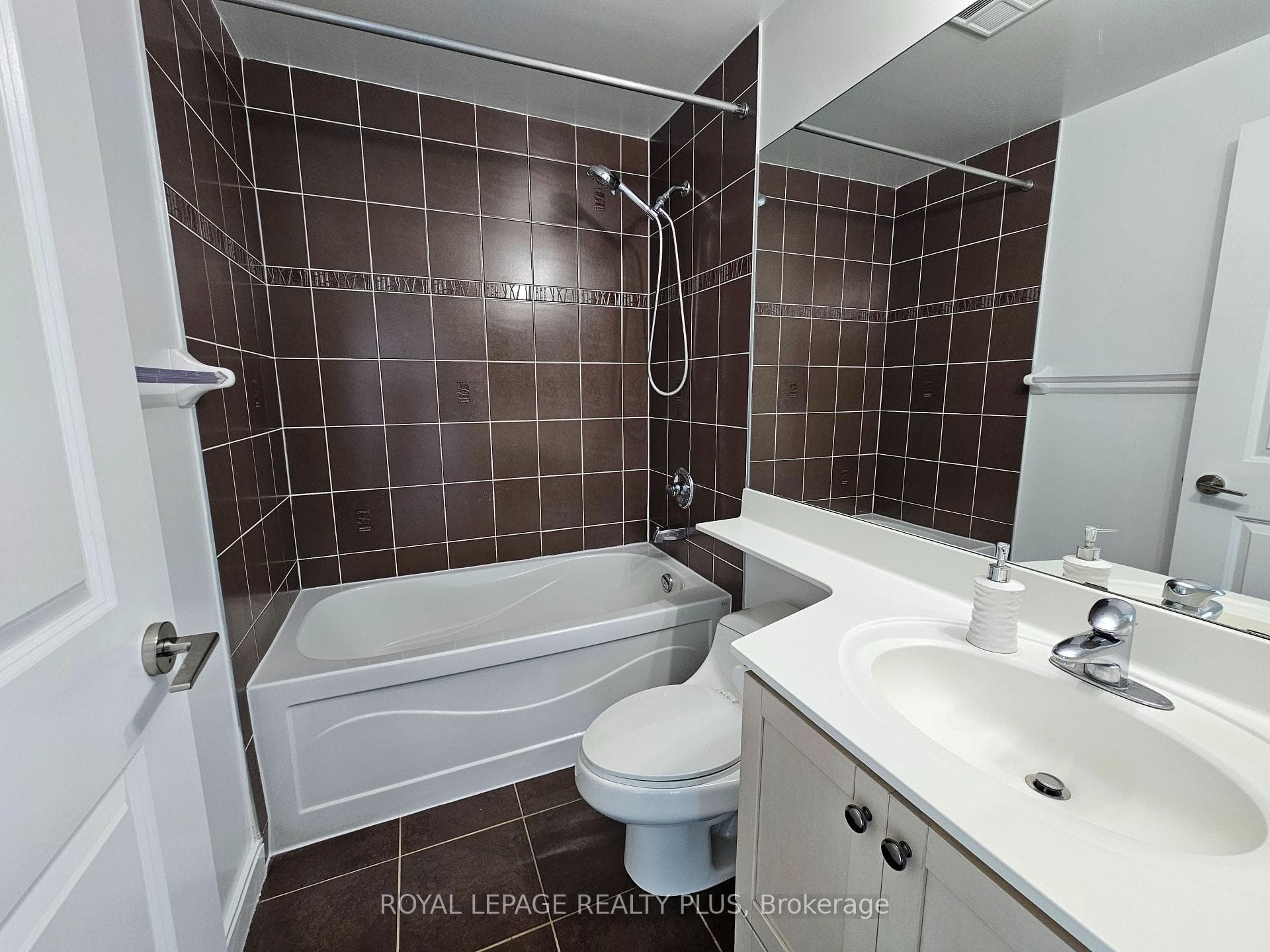 80 Absolute Avenue Unit 2802 photo 8
