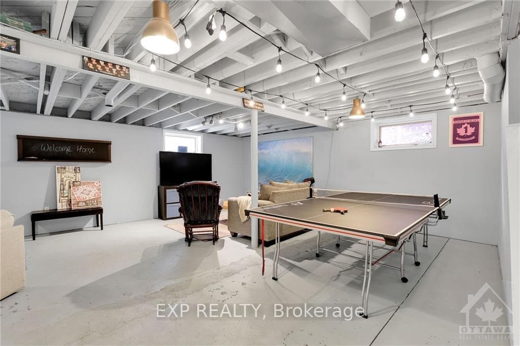 983 ARKELL Street photo 24