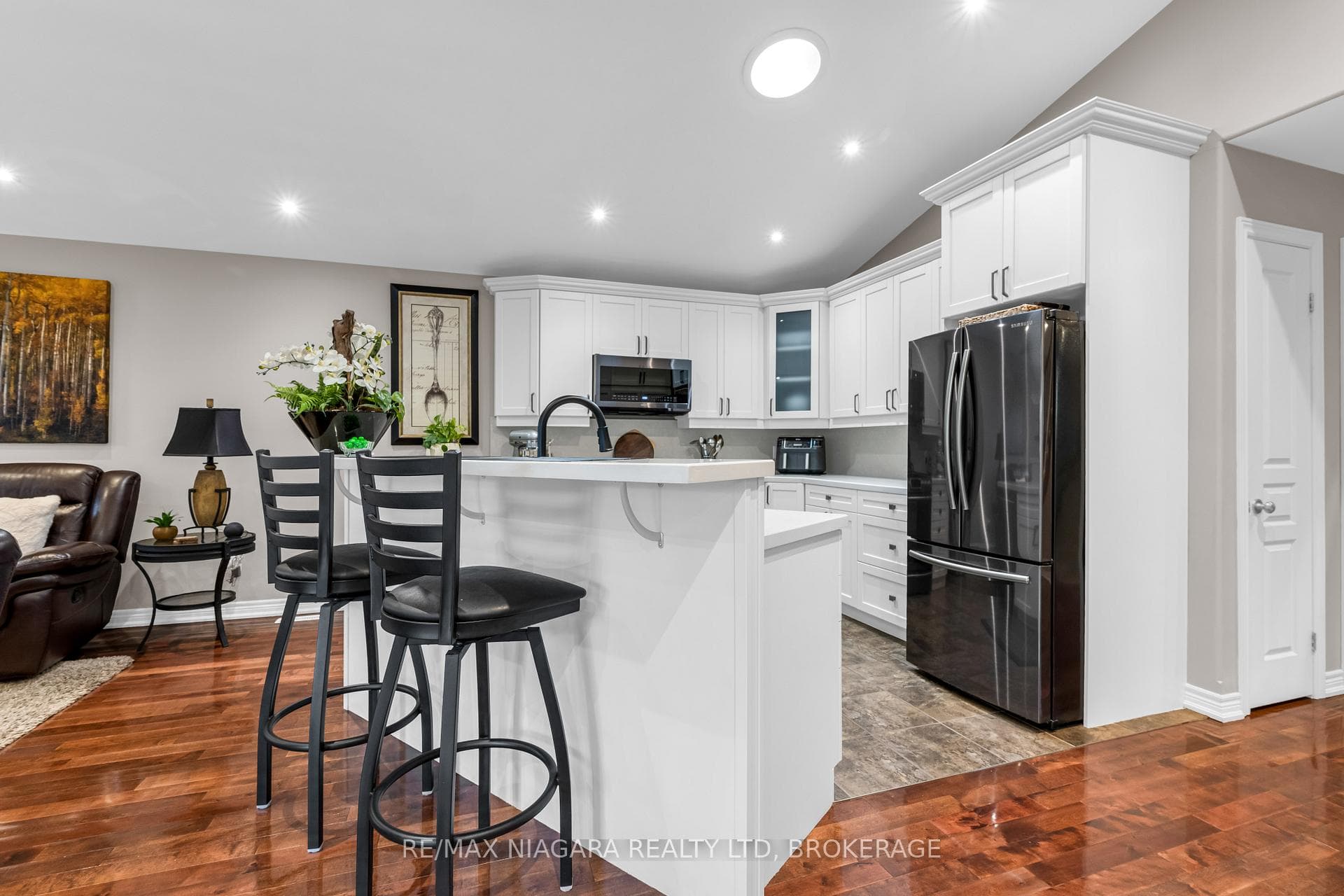 30 Ball Avenue photo 7