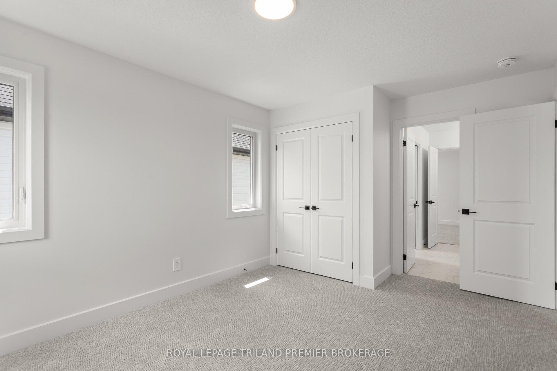 262 HESSELMAN Crescent photo 29