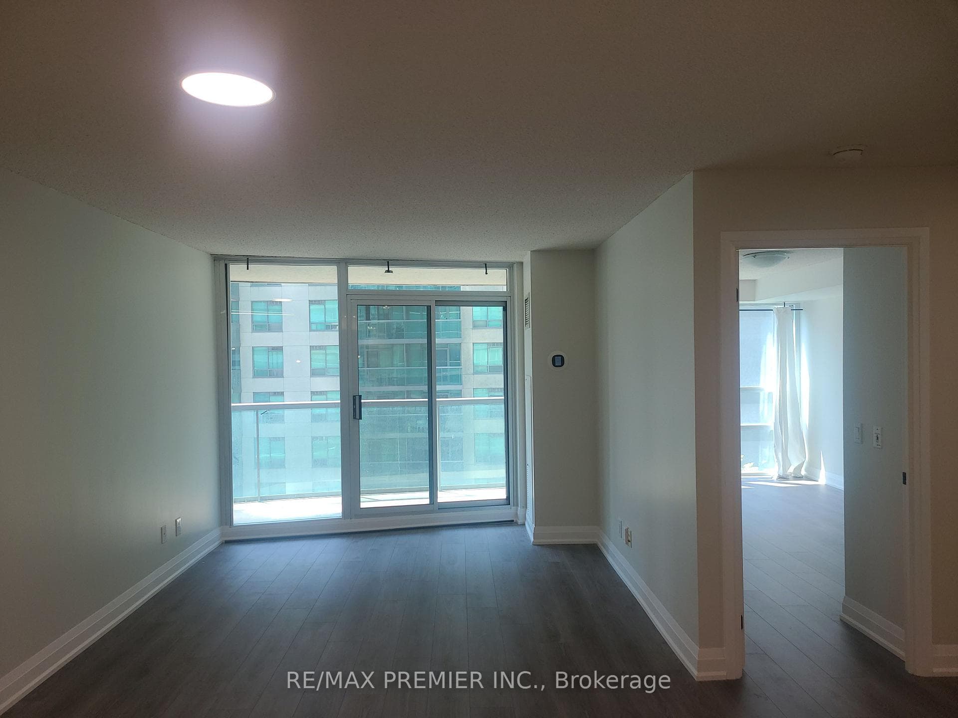 30 Grand Trunk Crescent Unit 1112 photo 4