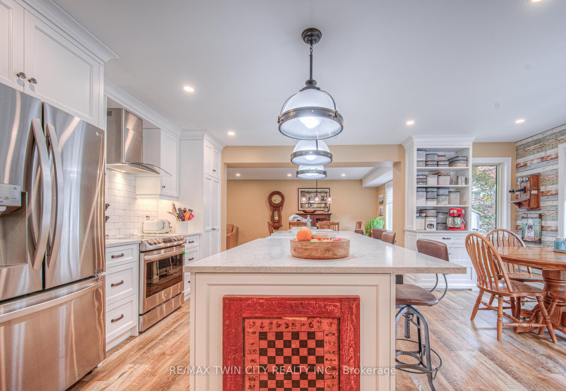 393 TIMLOCK Place photo 8
