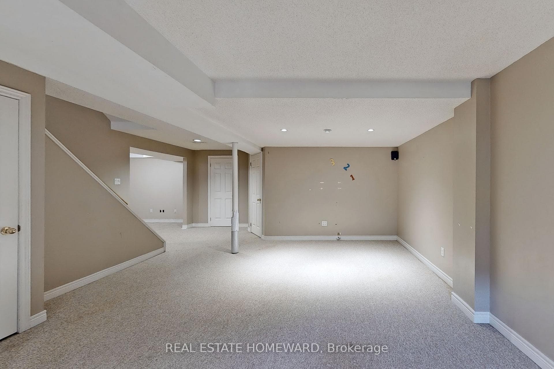 62 Chiswick Crescent photo 33