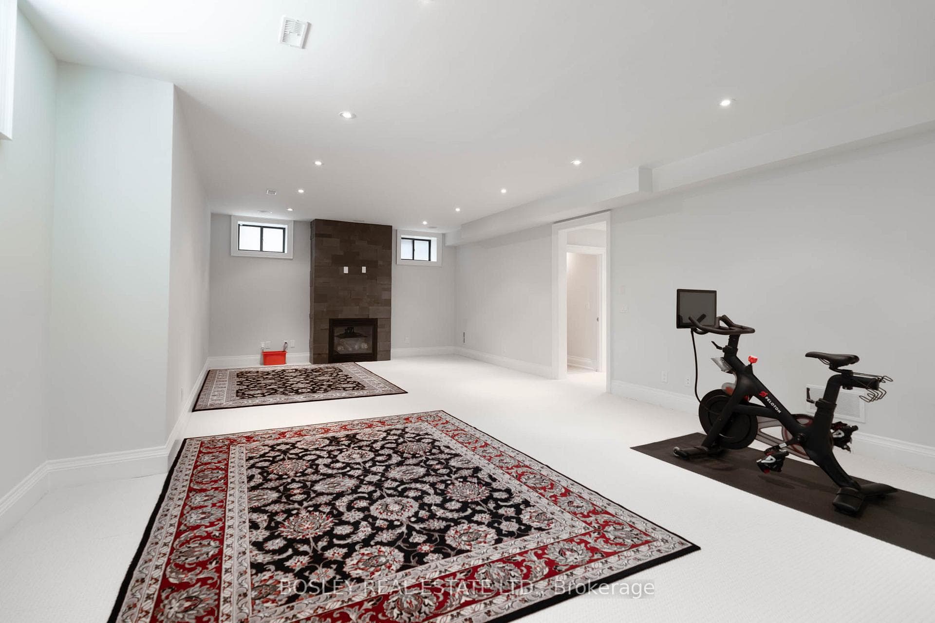61 Rykert Crescent photo 38