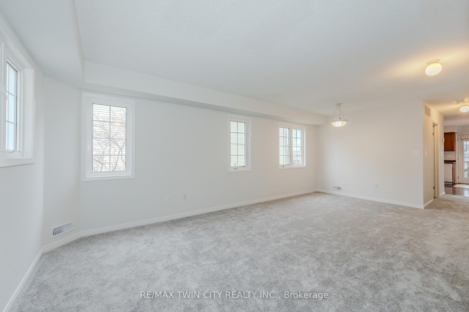 240 Westmeadow Drive Unit 6B photo 4