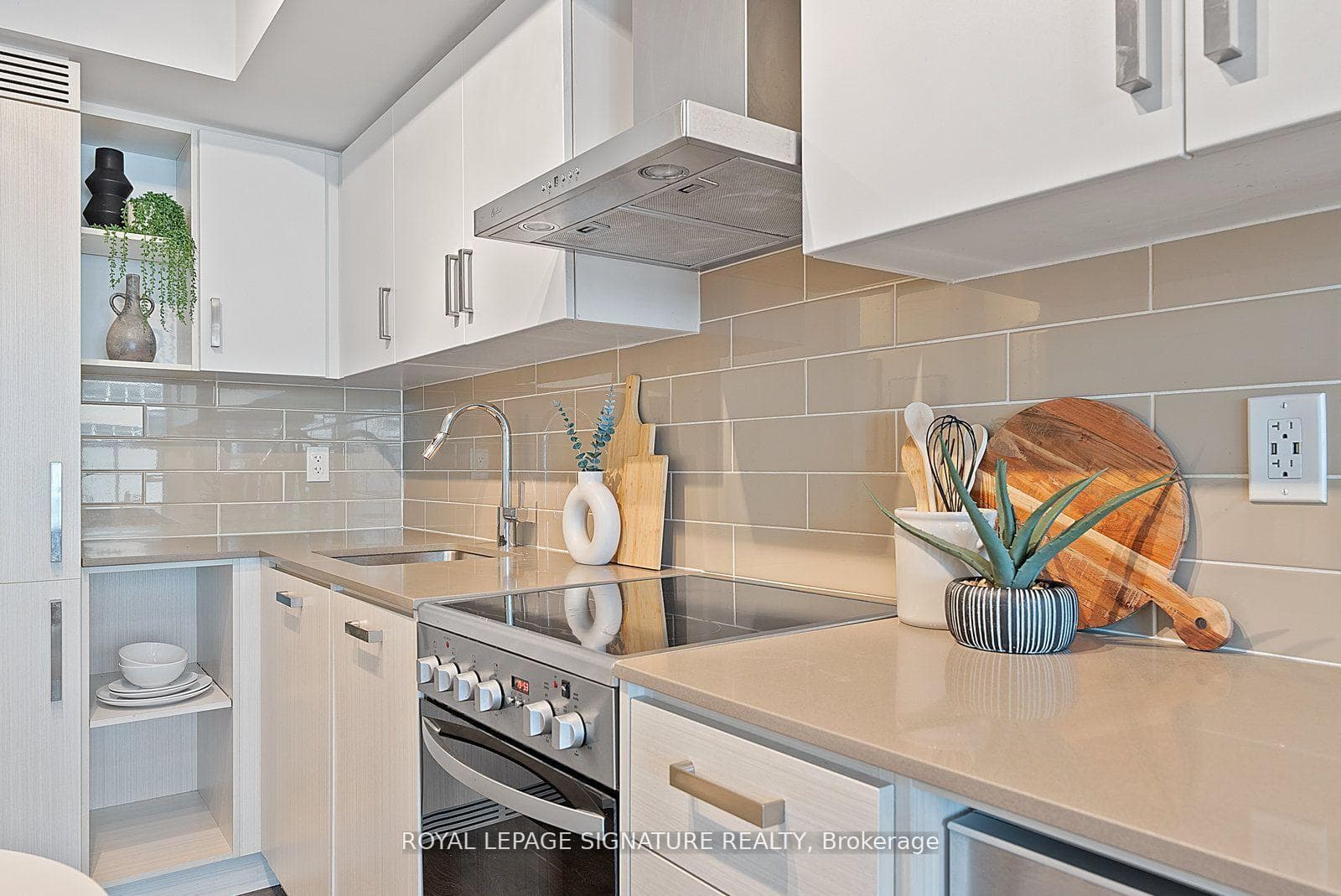 125 Redpath Avenue Unit 305 photo 11