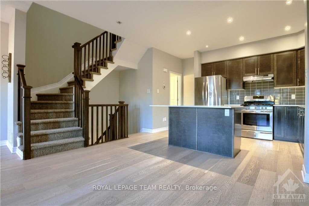 220 LEATHER LEAF Terrace photo 5