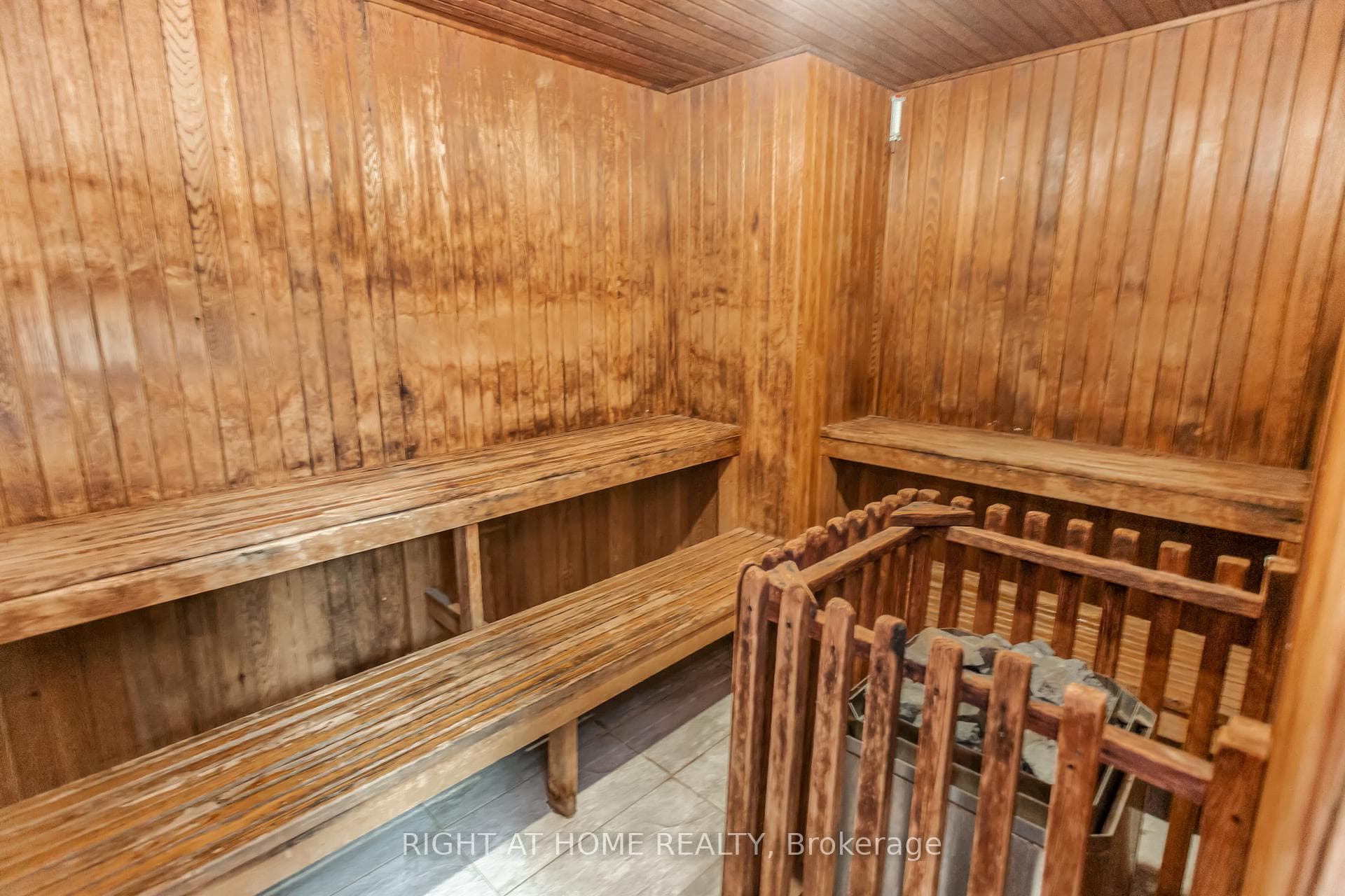 3650 Kaneff Crescent Unit PH6 photo 32