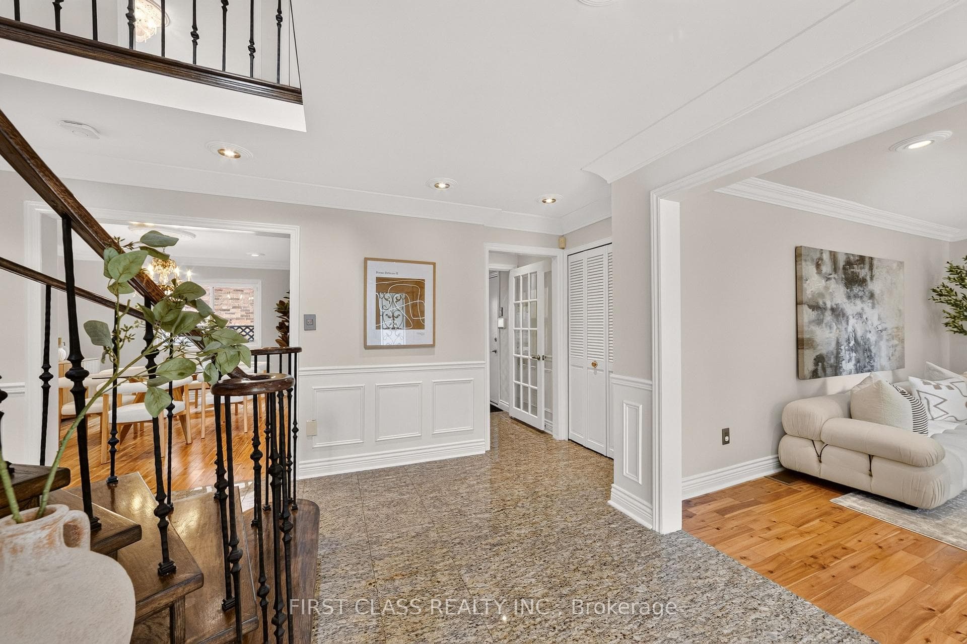 19 Tomlinson Circle photo 3