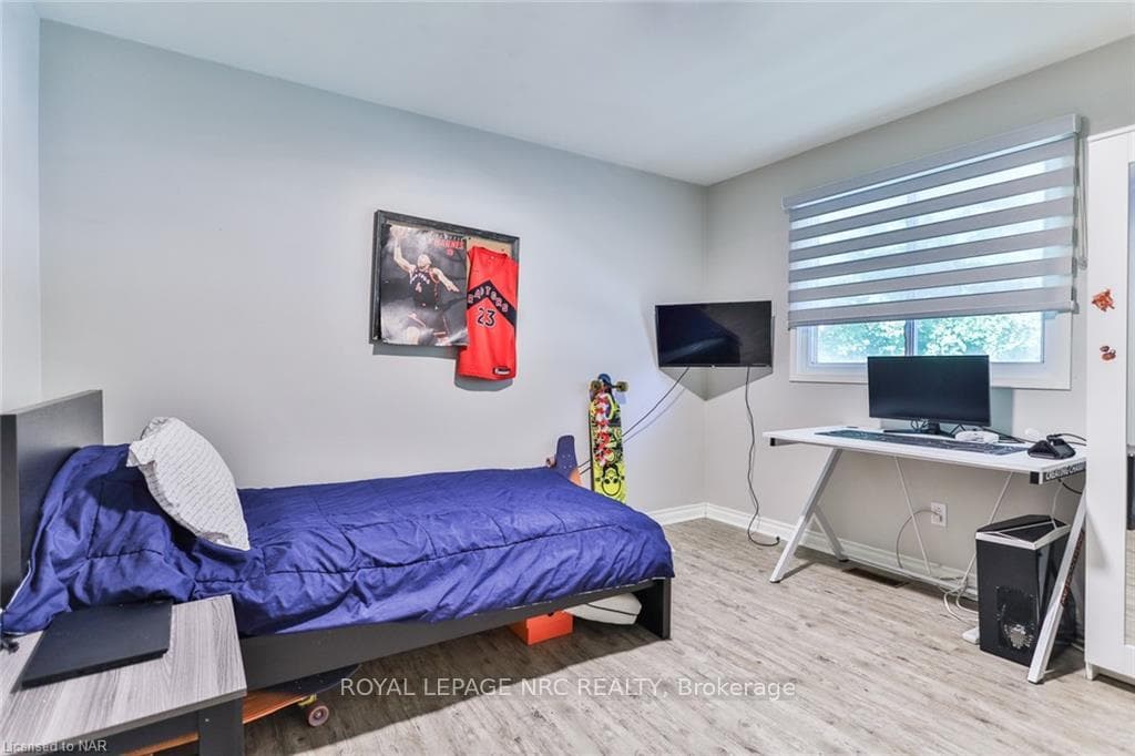 2nd lower bedroom