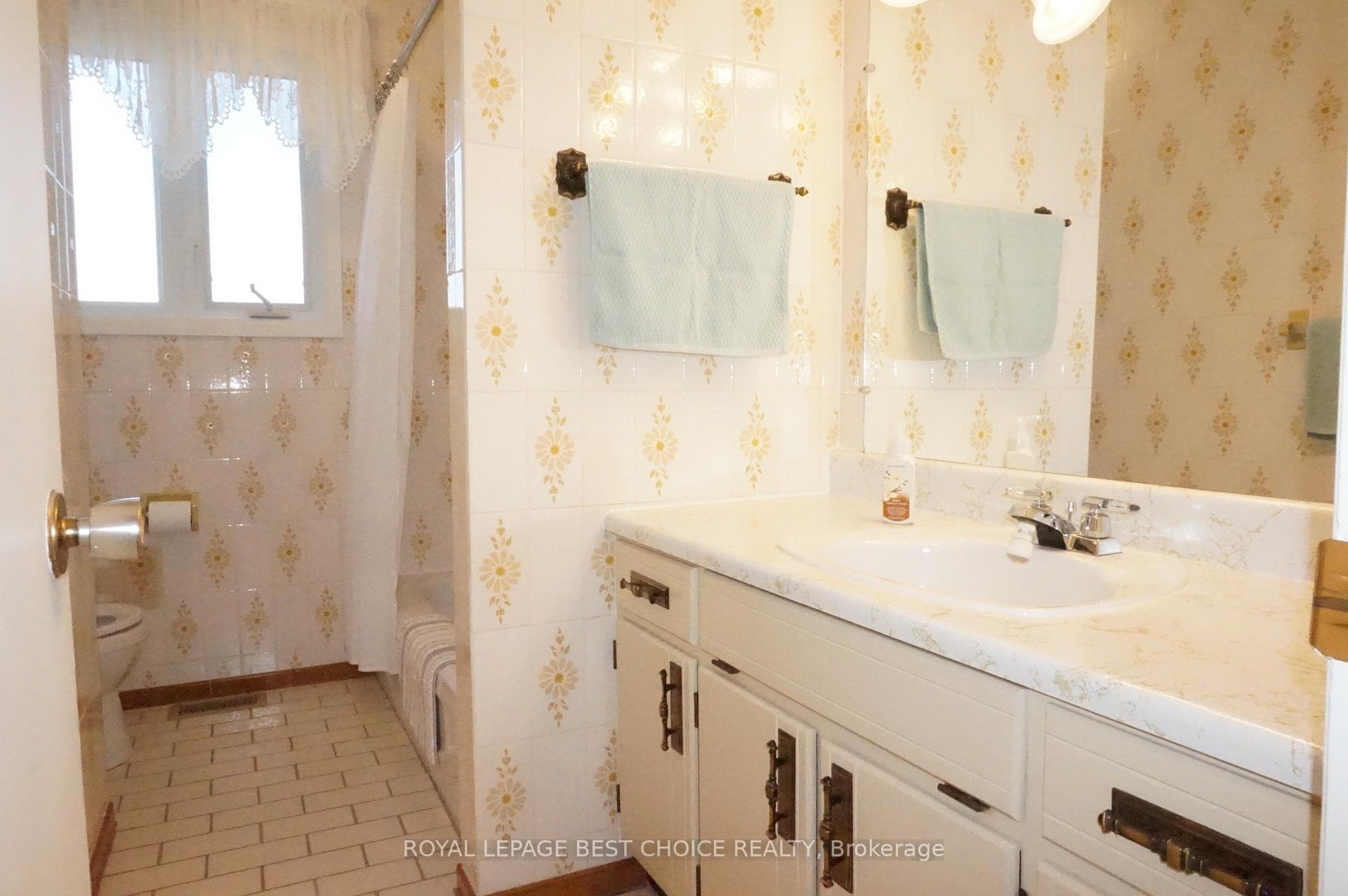 383 Joyal Street photo 17