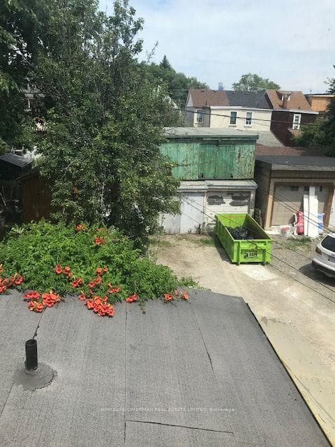 1031 Dovercourt Road photo 17