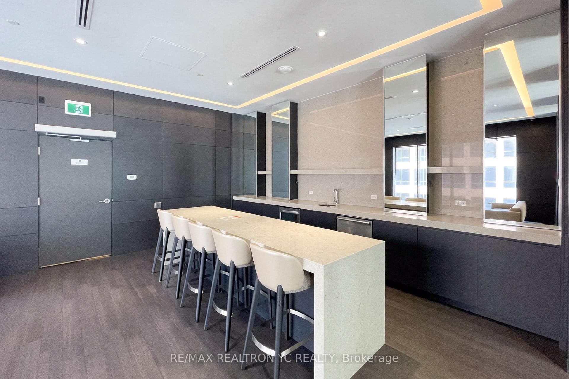 2221 Yonge Street Unit 4806 photo 23