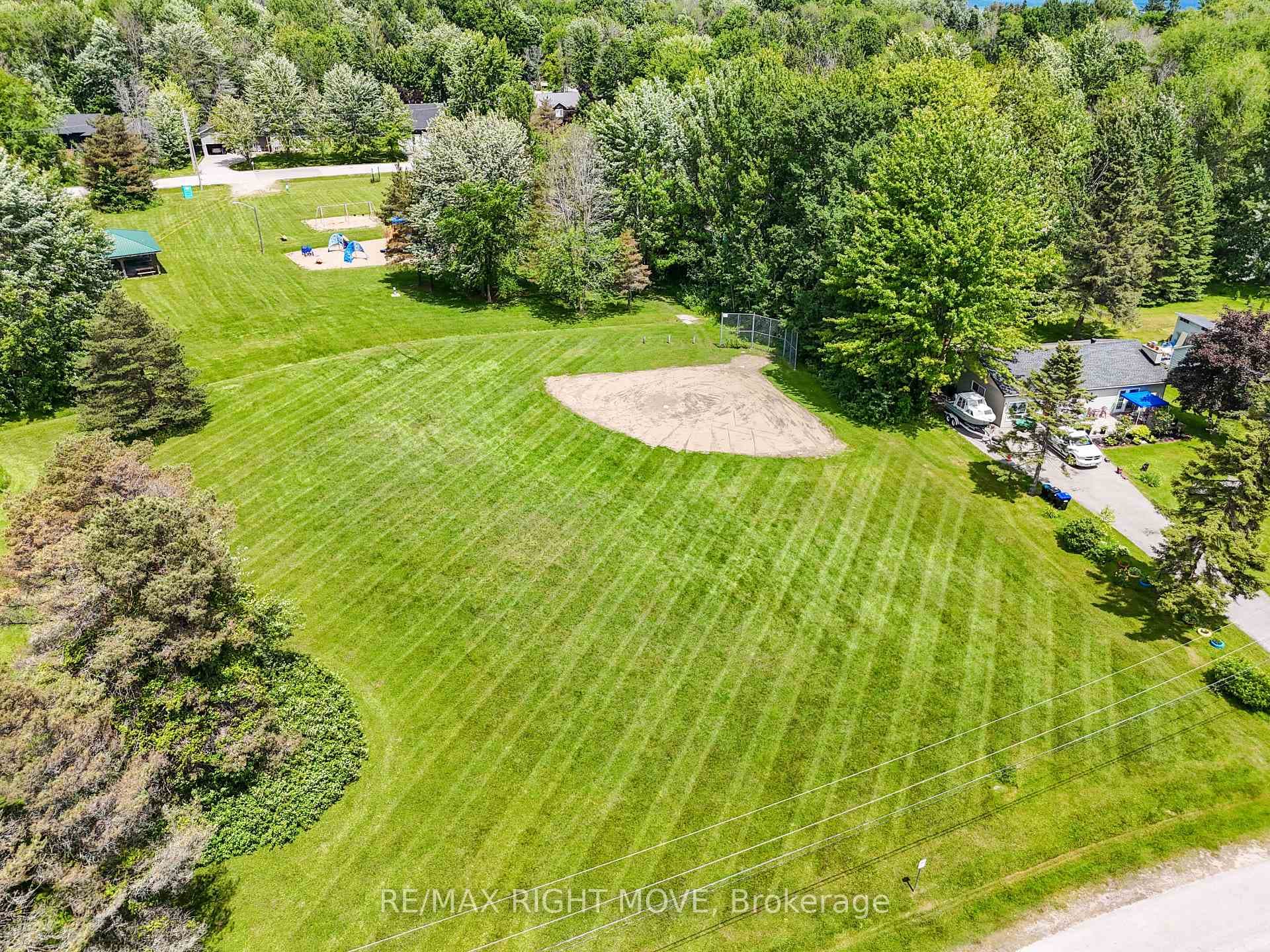 2624 Westshore Crescent photo 29