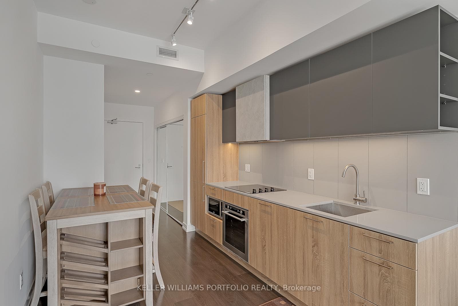 19 Western Battery Road Unit 716 photo 6