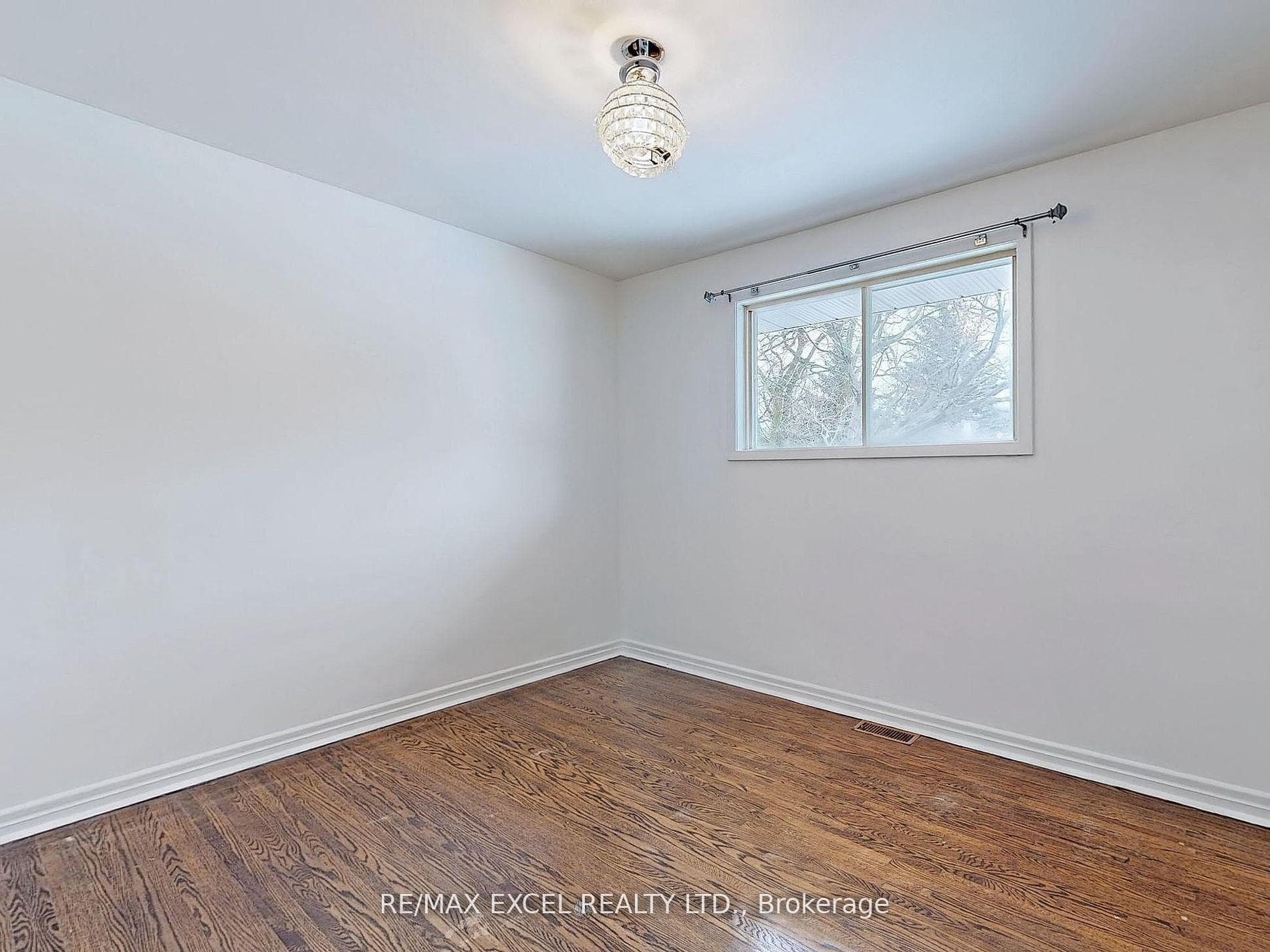 195 Parkview Crescent photo 10