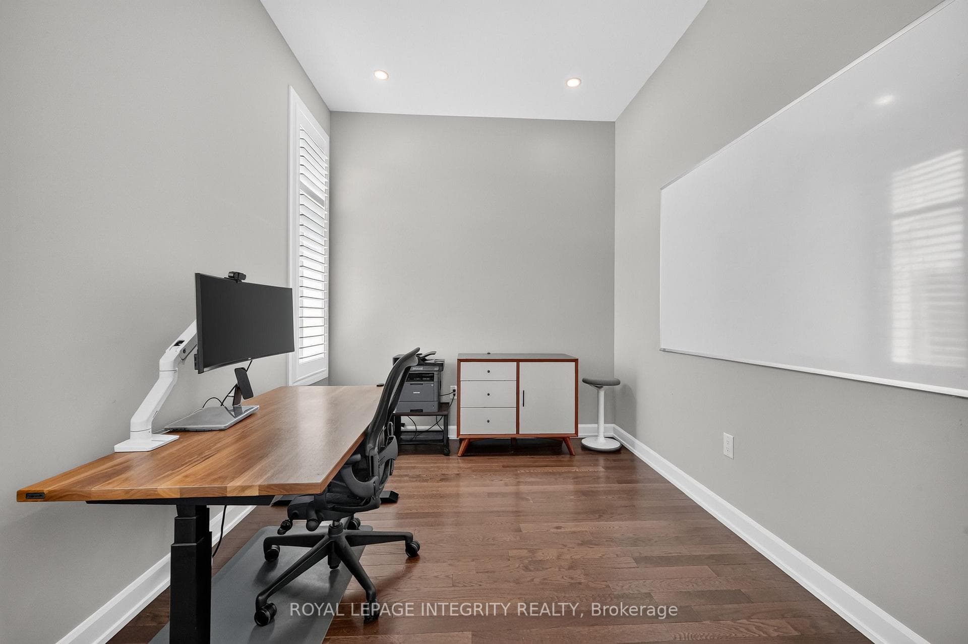 501 Cannes Crescent photo 7