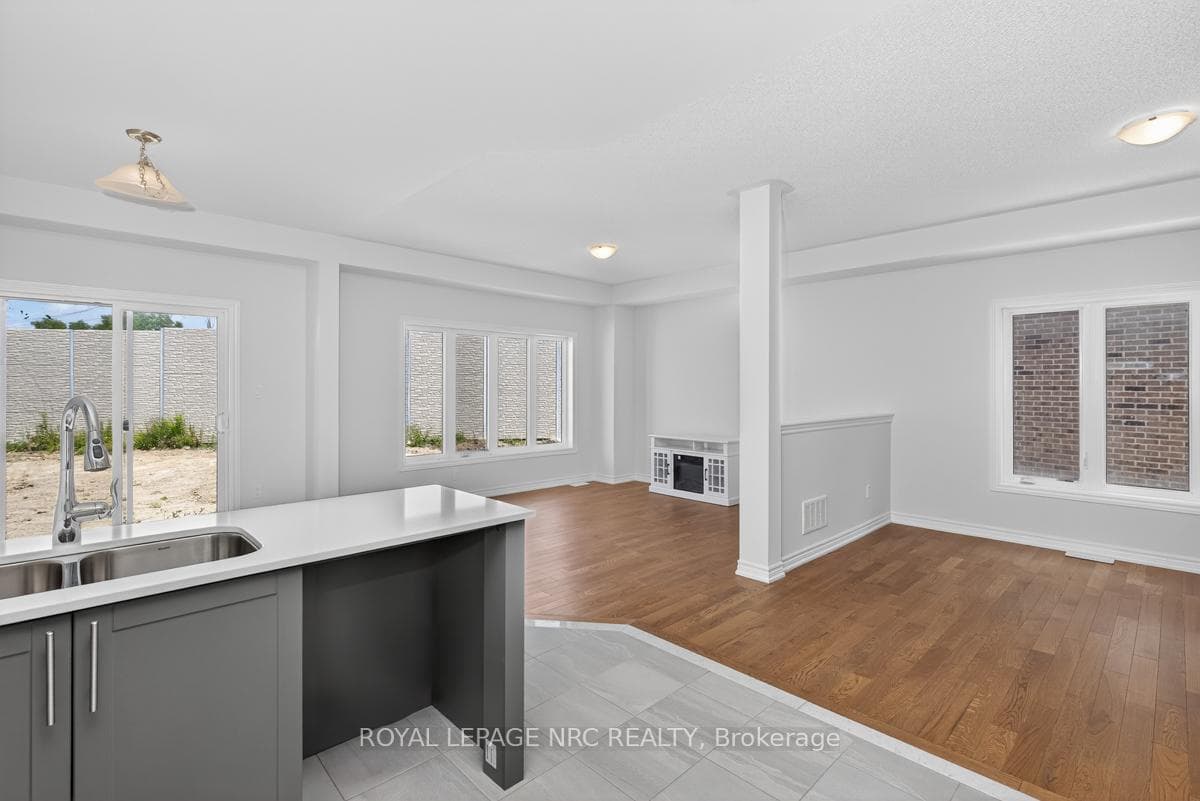 118 PALACE Street photo 8
