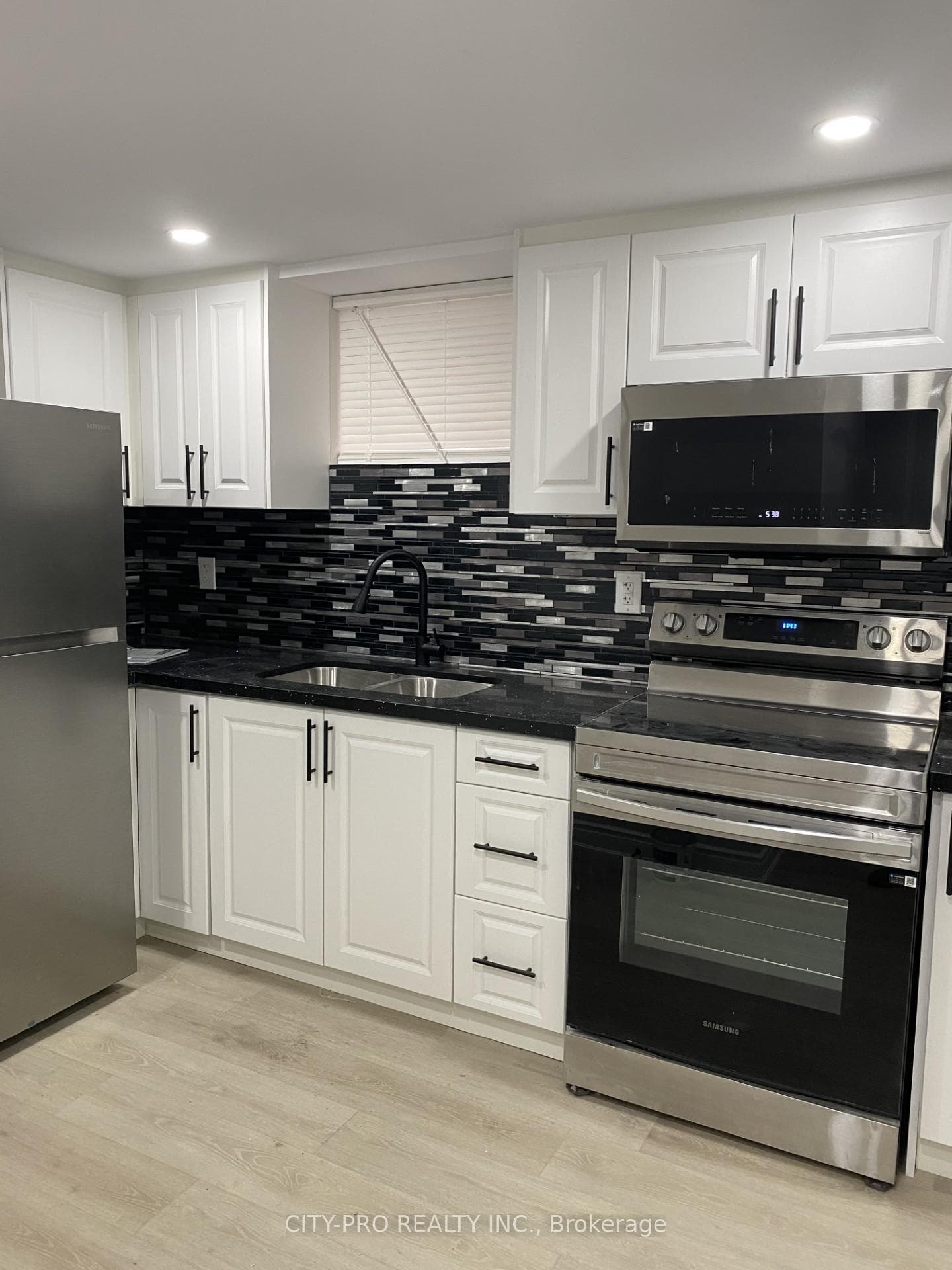 2406 Cashmere (Basement) Avenue photo 15