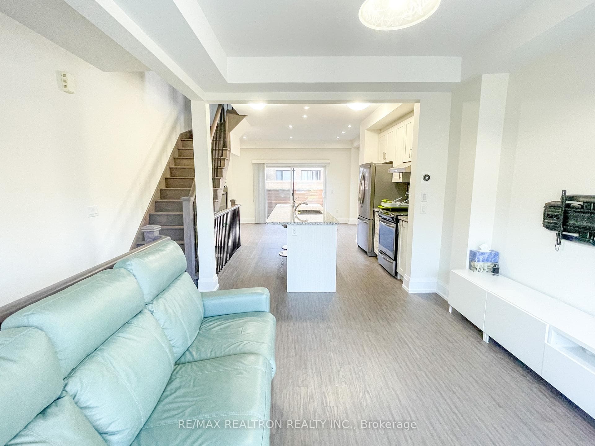 254 Finch Avenue photo 14
