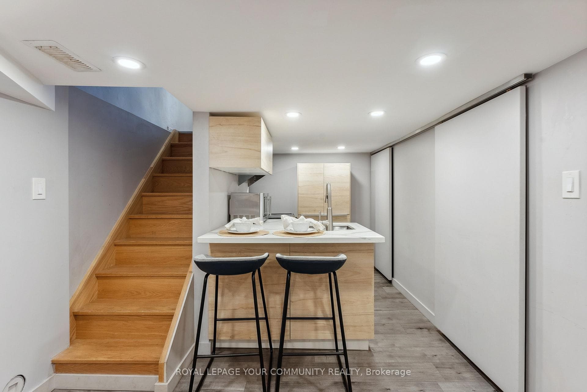 12 Lamb Avenue photo 28