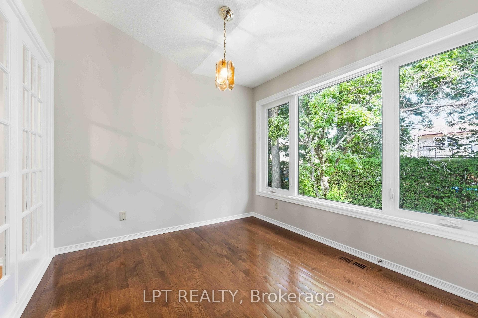24 Grand Cedar Court Unit 40 photo 7