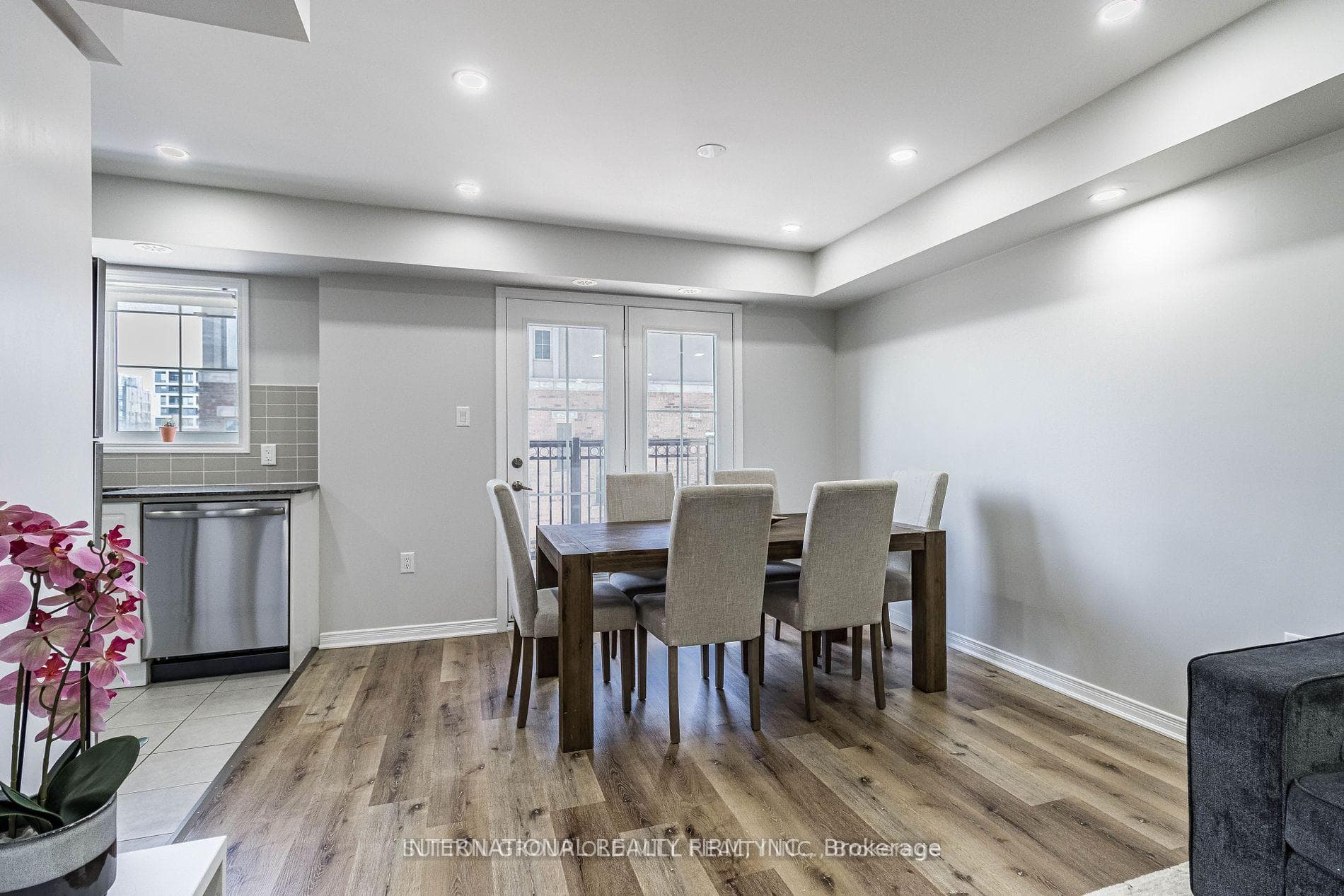 2441 Greenwich Drive Unit 124 photo 5