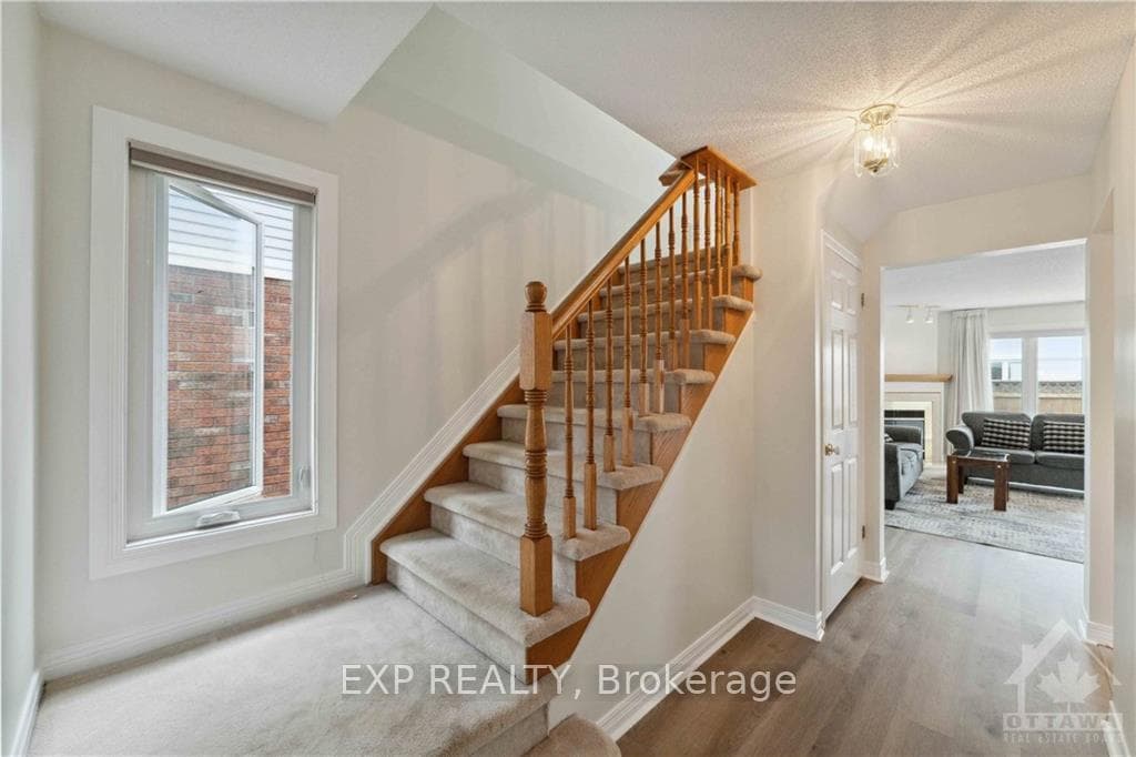50 HUNTERSWOOD Crescent photo 3