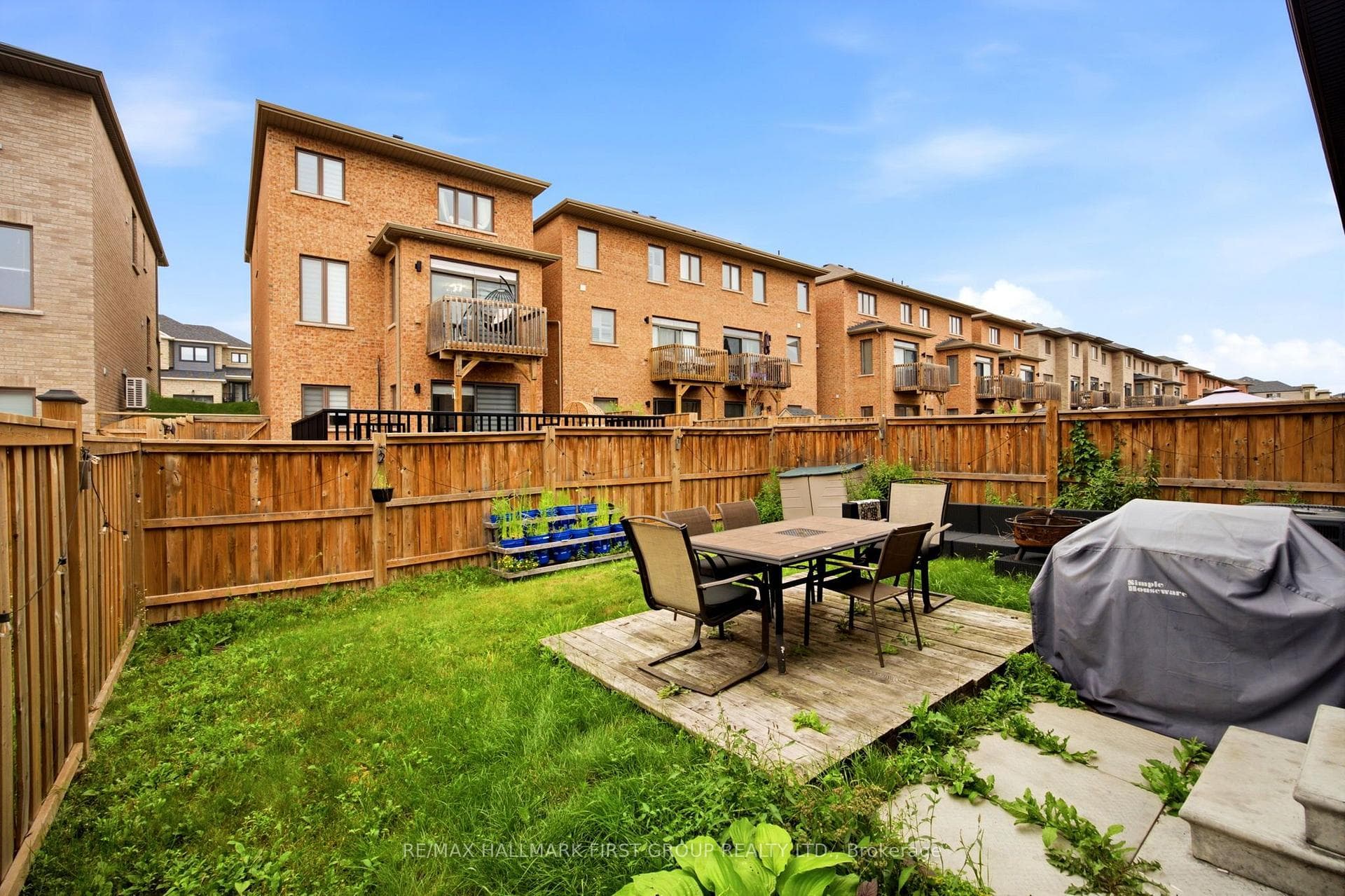 142 Vanier Street photo 25