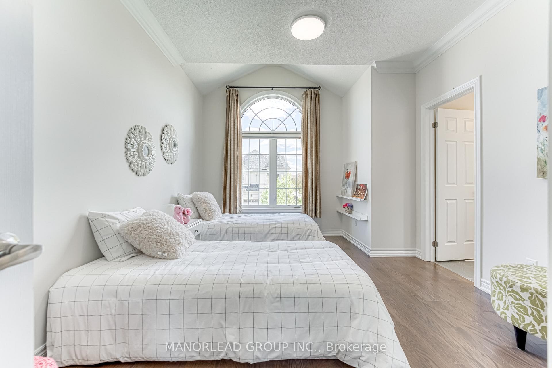 33 Roy Harper Avenue photo 32
