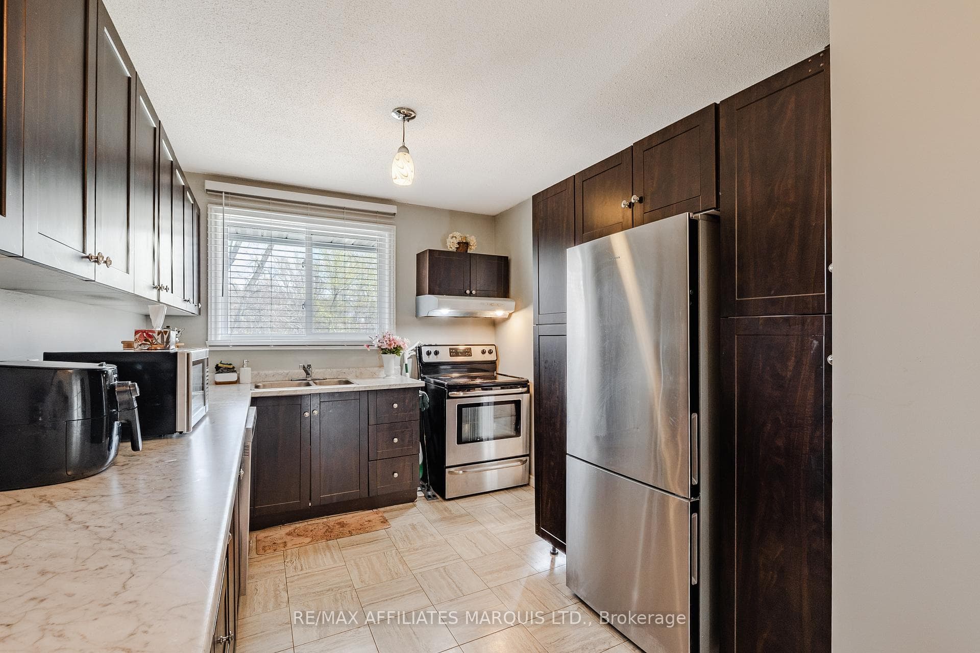812 Glengarry Boulevard photo 15