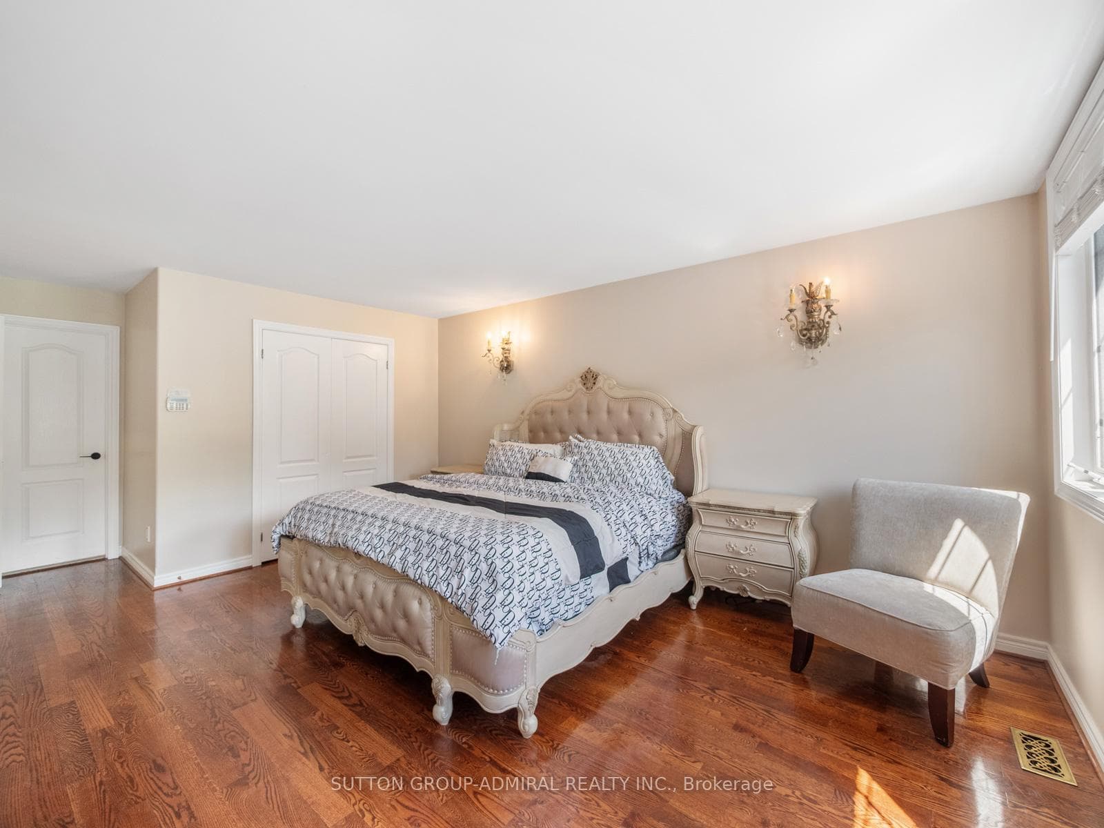 18 Thatcher Avenue photo 31