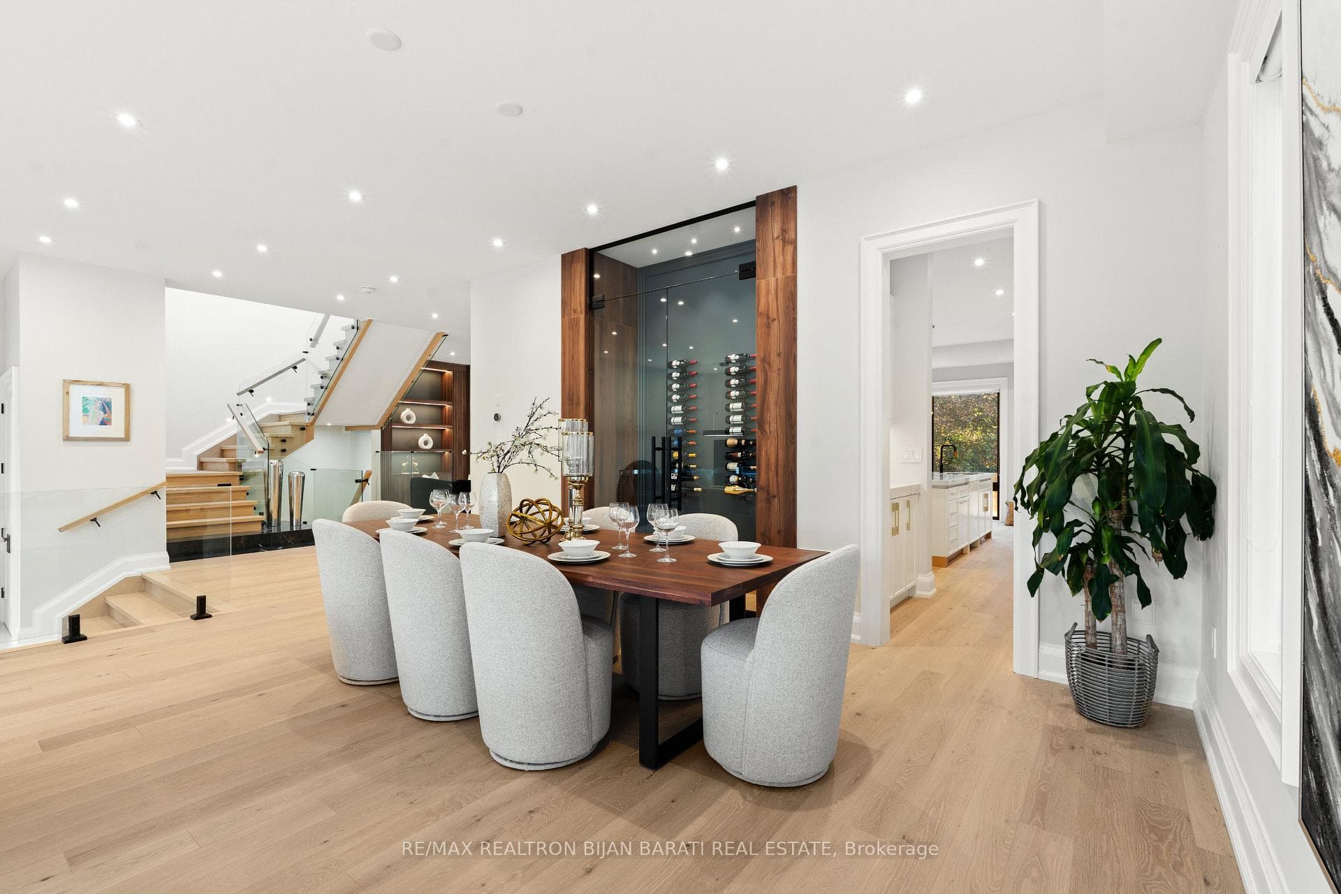 422 Hounslow Avenue photo 11
