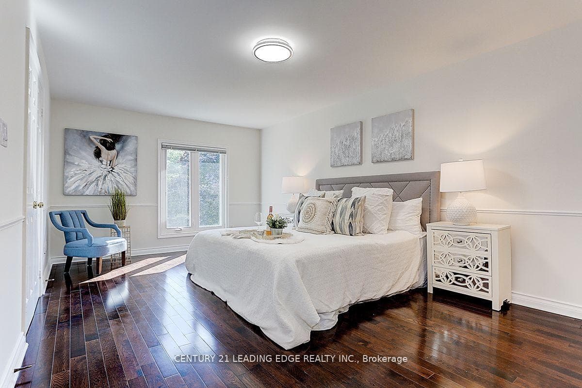 8 Ashdown Crescent photo 25