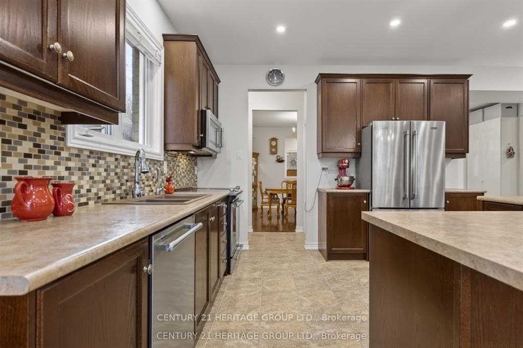 136 Riveredge Drive photo 12
